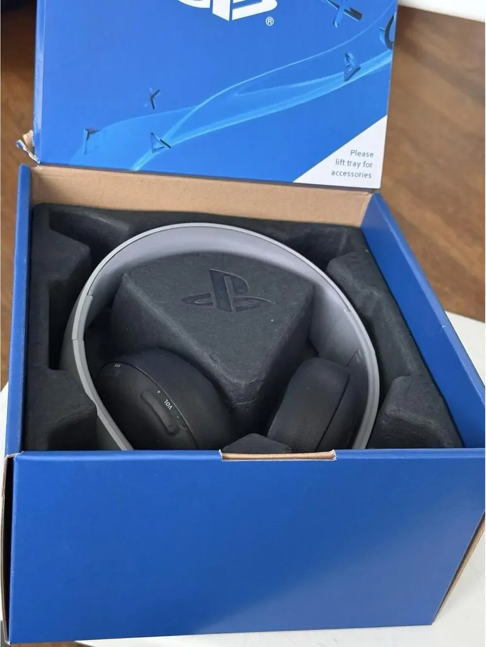 sony playstation 4 gold wireless headset W/box , Missing Adapter , ( Untested )